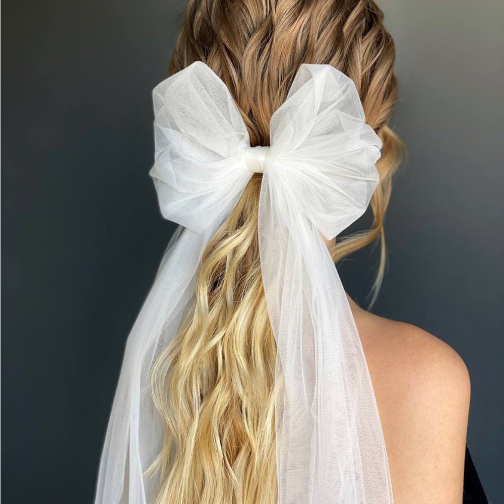 Elegant White Hair Bow Veil